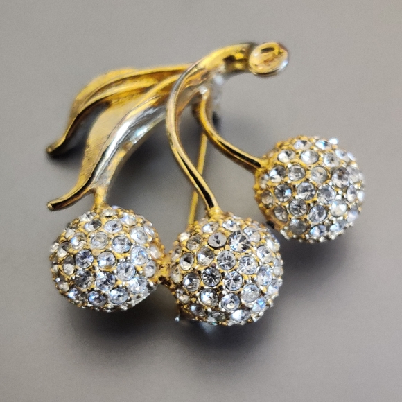 Vintage Dazzling Cherry Bunch Brooch - Picture 1 of 16